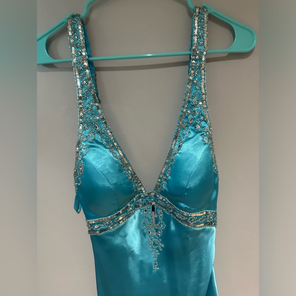 Hailey Logan • Prom Dress